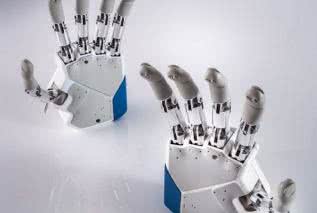 Bioniczna proteza - sztuczna ręka sterowana umysłem