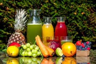 Zalety i wady picia soków owocowych i warzywnych