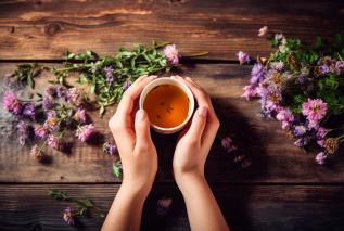 3 herbaty z Dalekiego Wschodu, które uzdrawiają przewód pokarmowy