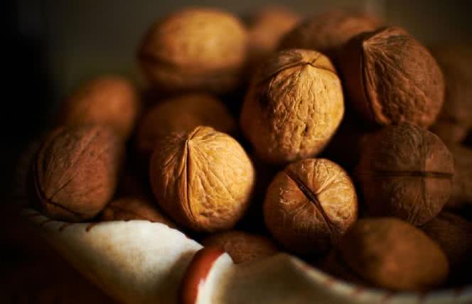 Chcesz żyć długo? Jedz 7 orzechów dziennie!