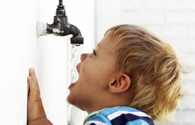 Odwodnione dzieci gorzej się uczą