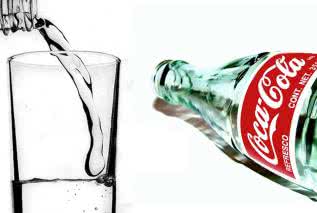 Cola zdrowsza niż woda? Tylko według koncernów spożywczych...