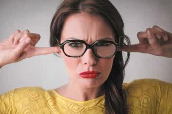 JAK SOBIE RADZIĆ Z: szumami usznymi