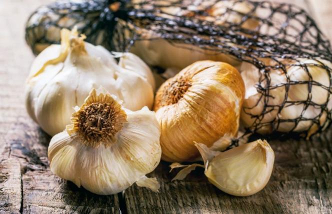 Zatrucia pokarmowe: czosnek czy erytromycyna?