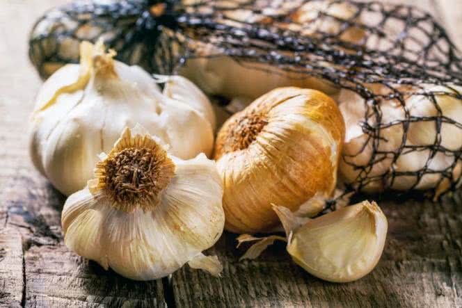 Zatrucia pokarmowe: czosnek czy erytromycyna?