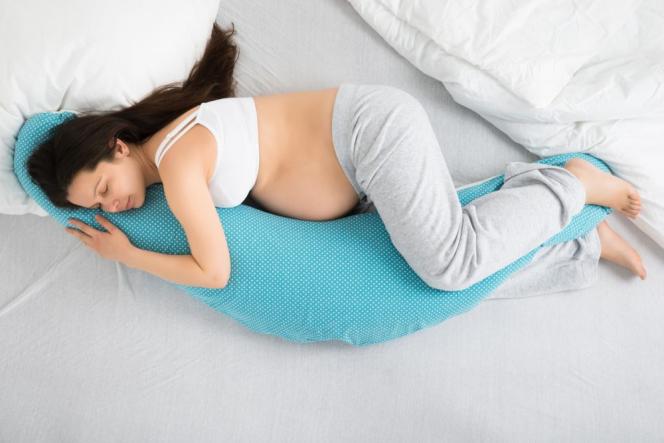 Poduszka ciążowa: rogal czy pałka?