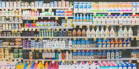 Nietolerancja laktozy - objawy, przyczyny i leczenie. Przepis na mleko roślinne