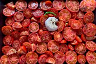 Jedzenie pomidorów zmniejsza ryzyko raka prostaty