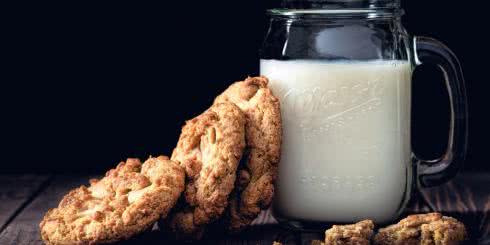 Mleko krowie czy roślinne - jakie wybrać?