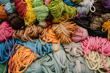 Nie przejmuj się, to tylko za duży sweter!