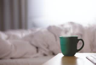 Dlaczego nie warto pić kawy przed śniadaniem? 