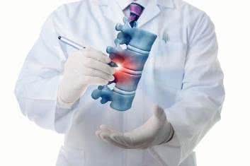 Ocena umiejętności samokontroli objawów u pacjentów z przewlekłym bólem w dolnym odcinku kręgosłupa. Badanie jakościowe