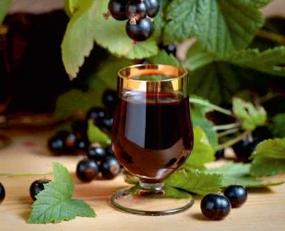 Nalewka z czarnej porzeczki