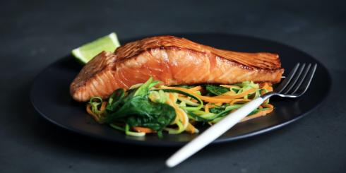 Ryby dwa razy w tygodniu - 8 nowotworów mniej!