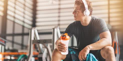 Czy warto stosować przedtreningówki? Dla kogo są przeznaczone?