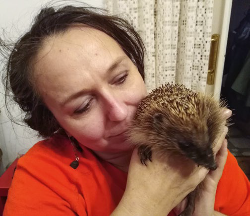 Iza Czarnecka-Walicka z jeżem