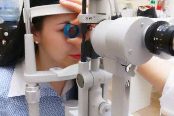 Wszystko, co musisz wiedzieć o zwyrodnieniu plamki żółtej