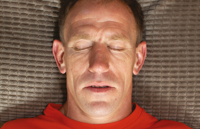 Jak pozbyć się emocjonalnej traumy za pomocą świadomej kontroli oddechu? Historia Matthew Donnachiego