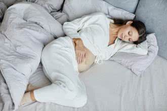 Sen w ciąży - jak ułatwić sobie zasypianie?