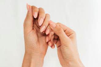 Jak pozbyć się problemów z paznokciami?