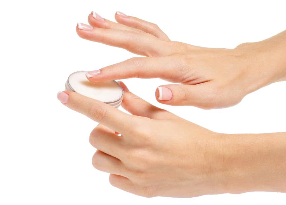 Dłonie z kremem