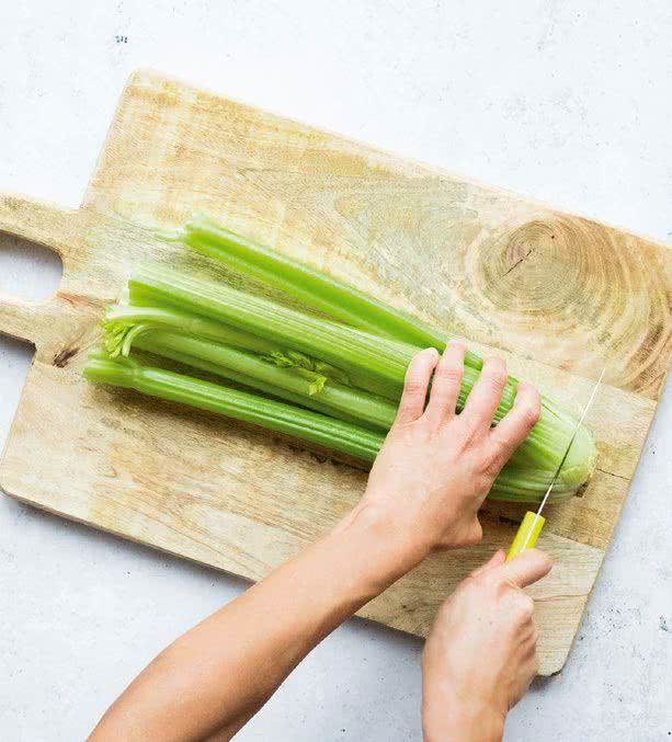 Odcięcie końcówki selera