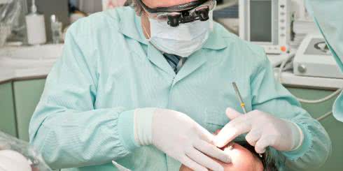 Czy choroby zębów i dziąseł powodują arytmię i astmę? Niezwykłe historie stomatologiczne cz.1