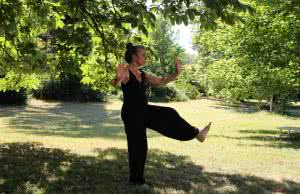 Ćwiczenia na równowagę z przyrządami i bez