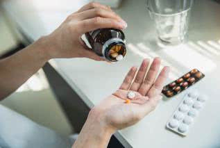 Groźne efekty uboczne popularnych leków przeciwbólowych