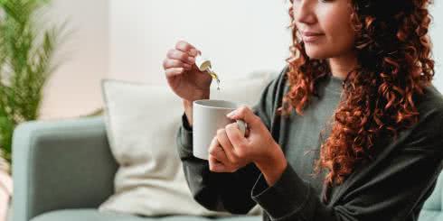 Jak CBD wpływa na pracę tarczycy?