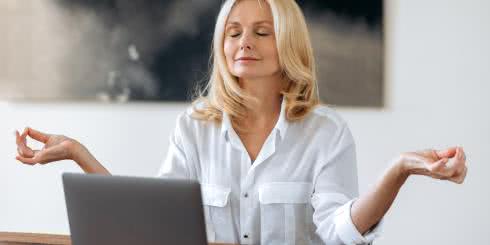 Złe samopoczucie podczas menopauzy - jak osiągnąć emocjonalną równowagę?