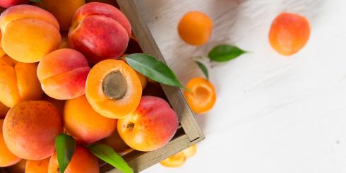 Cukier z pestką? Obalamy mity związane ze spożywaniem owoców