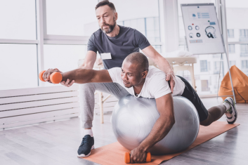 Napięcie ściany brzucha wzrasta podczas stosowania zasad dynamicznej stabilizacji nerwowo-mięśniowej w różnych pozycjach ciała