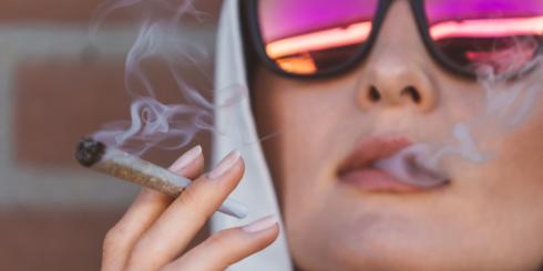 Palisz marihuanę? Koniecznie zbadaj serce