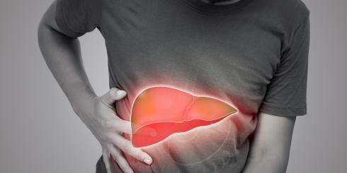 Po tych objawach rozpoznasz, że Twoja wątroba mówi dość. I co wtedy?