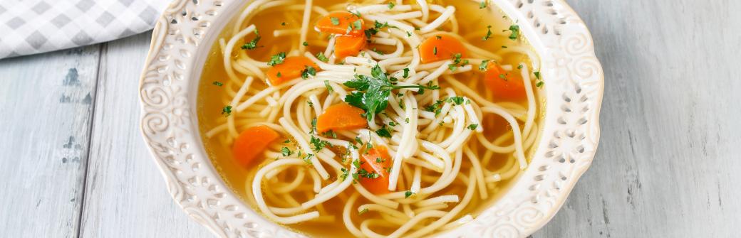 Dodaj te 3 składniki do rosołu, a podwoisz jego leczniczą moc