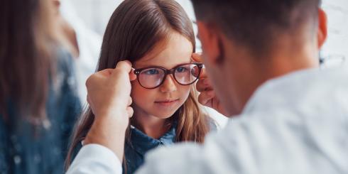 Zez u dziecka - przyczyny i metody leczenia