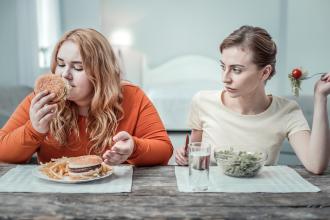 Cheat meal – czy warto pozwalać sobie na dietetyczne grzeszki?