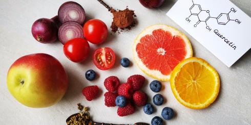 10 powodów, dla których warto przyjmować kwercetynę