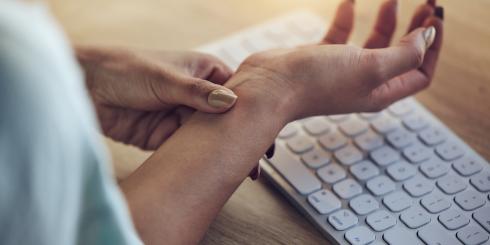 Ganglion - skąd się bierze i jak go leczyć?