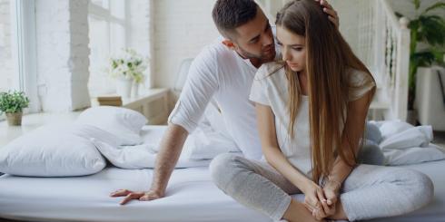 Ból podczas stosunku odbiera całą przyjemność z seksu. Czy można go wyleczyć?