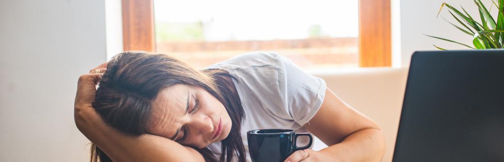 To choroba pracoholików. Po tych objawach rozpoznasz, że Twoje nadnercza mają dość