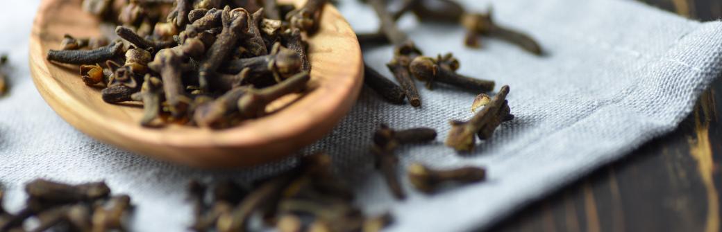 Zabijają bakterie, wirusy i wolne rodniki. Tę pachnącą przyprawę na pewno masz w kuchni