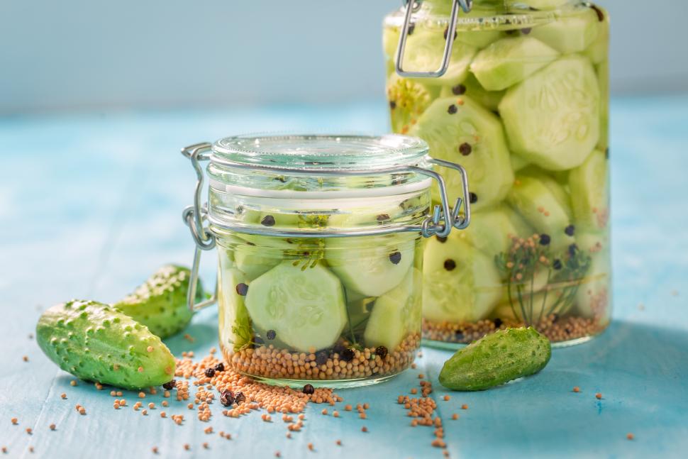 Piklowane ogórki z koprem