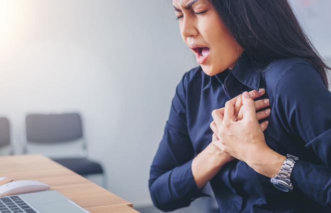 Ból w klatce piersiowej? To może być zawał serca… albo płuca