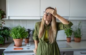 Jak zmiana diety i eliminacja toksyn może pomóc w łagodzeniu objawów PMS? 