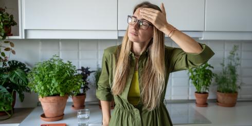 Jak zmiana diety i eliminacja toksyn może pomóc w łagodzeniu objawów PMS? 