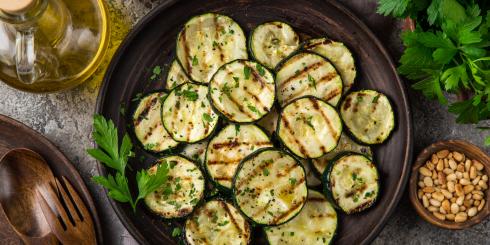 Cukinia to tajny sprzymierzeniec w walce o zdrowie. Sprawdź, dlaczego warto ją jeść