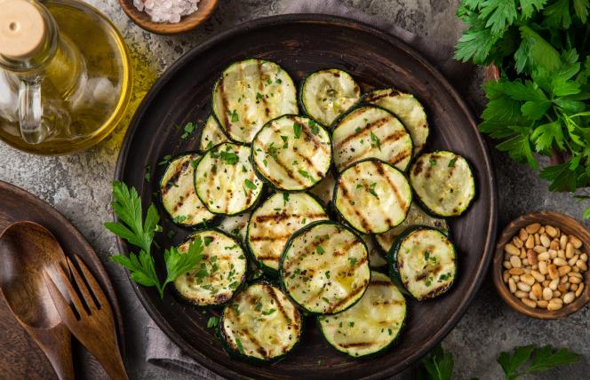 Cukinia to tajny sprzymierzeniec w walce o zdrowie. Sprawdź, dlaczego warto ją jeść