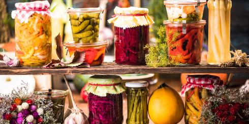 Zioła, kiszonki i zielone warzywa zwiększają poziom żelaza we krwi